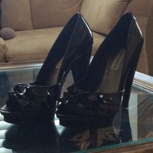 Steve Madden patten leather pumps